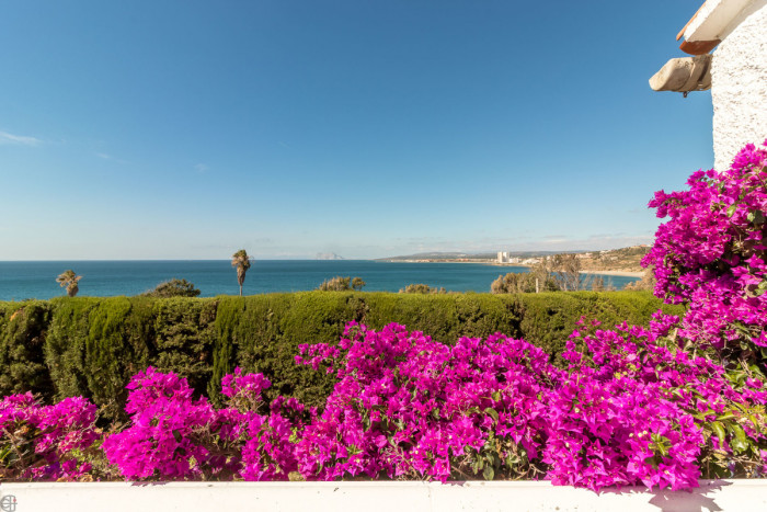 Qlistings House - Villa in Punta Chullera, Costa del Sol image 1